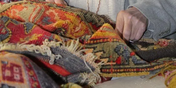 El dokuma halı saçak onarımı